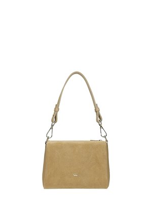 Borsa a mano rettangolare in camoscio beige con tracolla removibile e piccolo logo argentato centrato sul davanti.