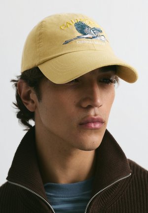 PULL&BEAR, CALIFORNIA EMBROIDERED - CAP - Casquette - mustard yellow