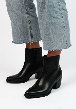 Stiefelette - black
