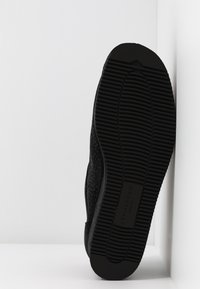 Clarks Originals WALLACRAFT  - Chaussures à lacets - black