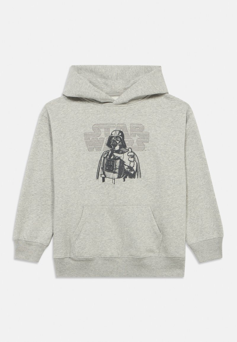 Sudadera con capucha gris que presenta un gráfico frontal de un personaje con la mano extendida, con el texto "STAR WARS" integrado en el diseño.