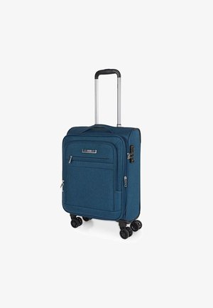 Maleta azul con patrón, herrajes plateados, asa extensible, bolsillos con cremallera y cuatro ruedas negras para facilitar la movilidad.