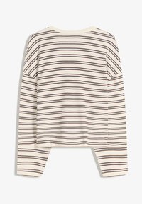 Koszula z długim rękawem w kolorze kremowym z głębokimi bordowymi poziomymi paskami. Posiada okrągły dekolt i lekko zaokrąglony dół. Miękka tekstura materiału.