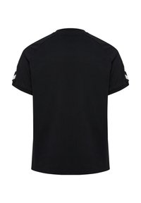 Zwarte T-shirt met korte mouwen en een gladde textuur, met een ronde halslijn en contrasterende grijze chevronaccenten op de schouders.