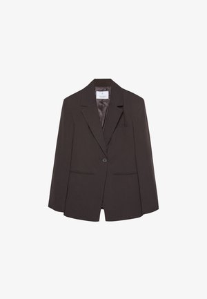 Hnedý blazer s klopovým golierom, jedným gombíkom a štruktúrovanými ramenami. Obsahuje dve predné vrecká a hladké vnútorné podšívku.