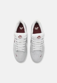 Nike SB FORCE 58 COLOR PACK - Scarpe skate - platinum tint/dark team red/wolf grey/summit white