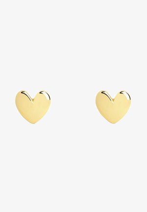 Paire de boucles d'oreilles clous en forme de cœur en or poli avec surfaces lisses et réfléchissantes sur fond blanc.