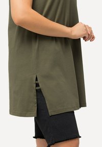 Ulla Popken LONG ZIERBÄNDER RUNDHALS ÄRMELLOS - Top - loden green