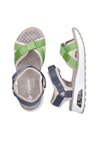 Sandales vertes et navy avec des sangles croisées, semelle intérieure texturée, semelle en caoutchouc et détail de coussin d'air. Conçues pour les pieds très larges.