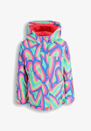Kolorowa dziecięca kurtka w niebieskim, zielonym i różowym kolorze, z wirującym abstrakcyjnym wzorem, kapturem i przednimi kieszeniami. Gładka tekstura.