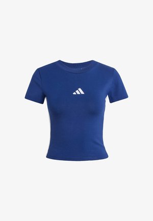Plava pamučna majica s kratkim rukavima, na kojoj se nalazi bijeli Adidas logo na prsima i kontrastni bijeli bočni paneli.