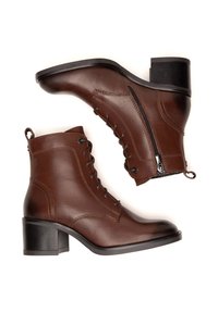 Hnědé kožené kotníkové boty s blokovým podpatkem, šněrováním vpředu, bočním ZIPem, hladkým povrchem a detailním prošíváním.