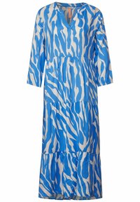 Blå och vit mönstrad klänning med V-ringning, tre fjärdedelsärmar och lagerdesign. Gjord av ett lätt och andningsbart material.