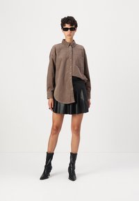 ONLY ONLAIME MOXI LONG SHIRT  - Bluza z gumbi - fossil