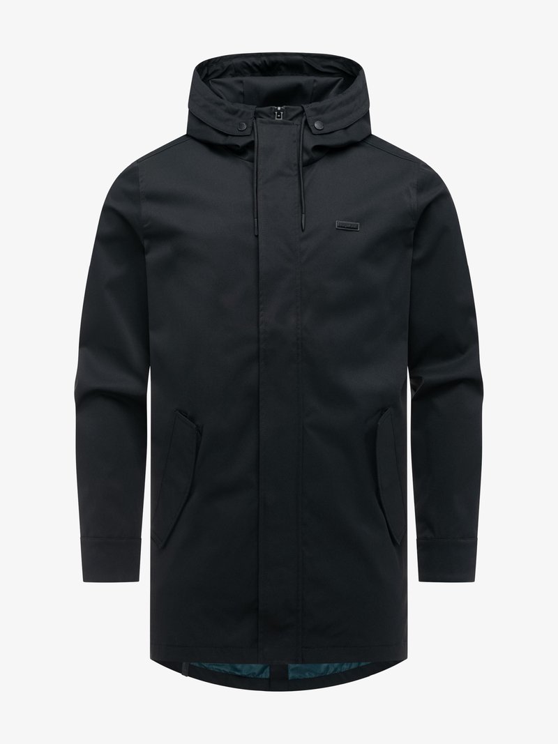 Imperméable long noir avec capuche, fermeture éclair frontale recouverte d'une patte, deux poches inclinées et cordons réglables sur la capuche.