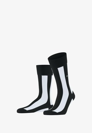 Chaussettes montantes noires et blanches avec des rayures blanches verticales à l'avant et des bords côtelés, affichées côte à côte.