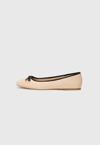 Beige leather ballet flat with a pointed toe, black elastic trim, and central bow detail. Smooth surface and a low-profile, flexible sole.