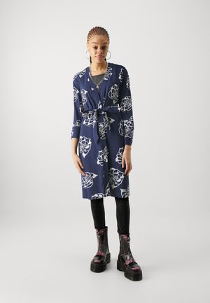 VMEASY BELOW KNEE KIMONO - Leichte Jacke - navy blazer aopflower