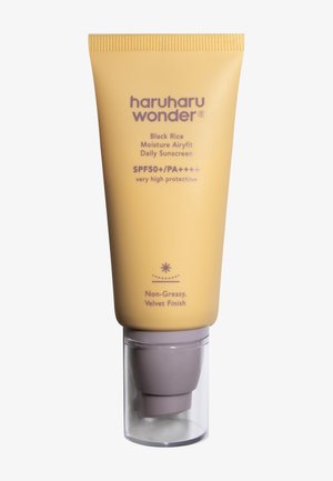 BLACK RICE MOISTURE AIRYFIT DAILY SUNSCREEN SPF50+/PA++++ - Crema solare - -