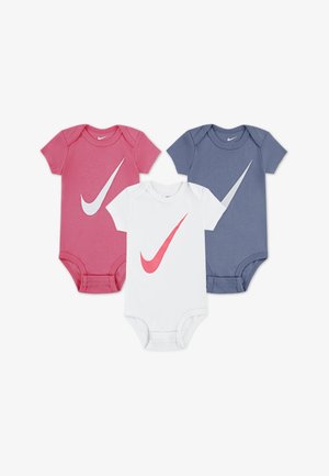 Tre kortærmede bodystockings: lyserøde med hvidt logo, hvide med lyserødt logo, marineblå med hvidt logo. Bomuldsmateriale, enkelt design, rund hals.