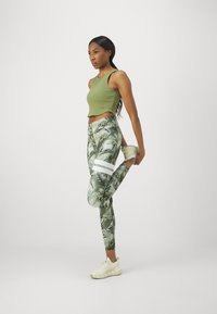 Stronger Top - loden green