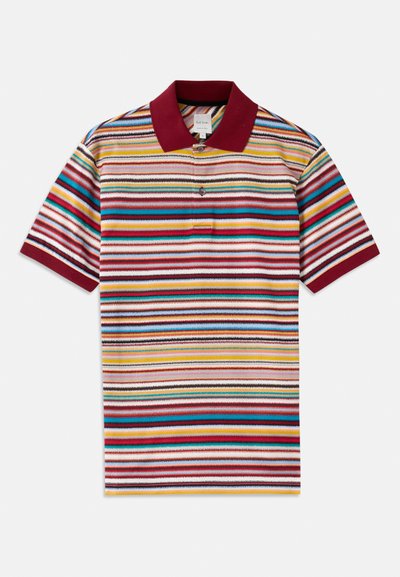 Polo a righe con colletto bordeaux, realizzato in tessuto intrecciato con strisce orizzontali colorate di larghezze e colori variabili.