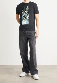 BOSS T-shirt med print - black