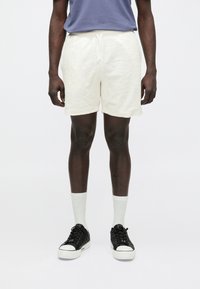 Lyle & Scott EMBLEM - Shorts - chalk