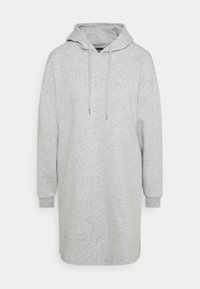 Vestido gris con capucha, que presenta mangas largas, un corte relajado, cordón en el cuello y aberturas laterales en el dobladillo. Fabricado con tela suave.