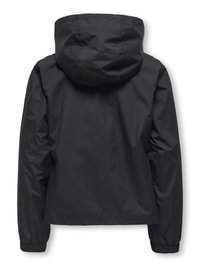Melnā saspringtā jaka ar kapuci, kas izceļas ar gludu tekstūru un elastīgām aprocēm. Vienkāršs dizains bez redzamām rakstiem vai akcentiem.