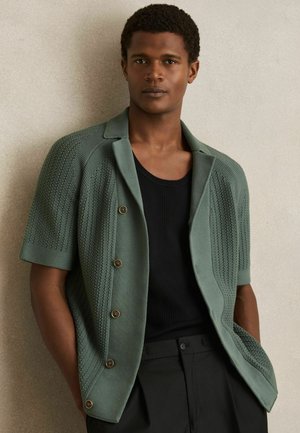 REGULAR FIT -  TEXTURED CUBAN-COLLAR - Košeľa - pine green