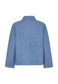 Quiltet blå jakke med geometriske mønstre bestående af cirkler og linjer. Struktureret krave, lange ærmer og design med løs pasform.