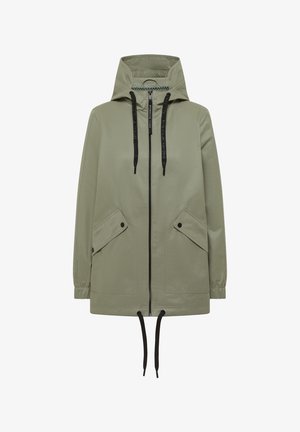 Jasnozielona kurtka z kapturem, czarne ściągacze, zamek z przodu, skośne kieszenie z klapami zapinanymi na zatrzaski oraz elastyczne mankiety.