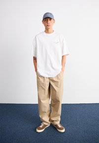 Carhartt WIP SIGNATURE SCRIPT - Osnovna majica kratkih rukava - white/dusty ice