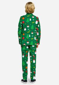 Grön julsuit med festliga mönster av träd, snögubbar, renar och julpynt, med en slim fit och matchande byxor.