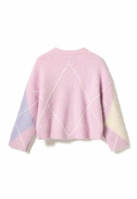 Rosa verkürzter Pullover mit einem weißen Rautenmuster. Hat mehrfarbige Ärmel in helllila und beige. Weiches, strukturiertes Strickmaterial.