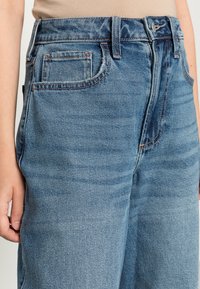 Hollister Co. CURVY KNEE VINT  - Calças de ganga de perna direita - blue