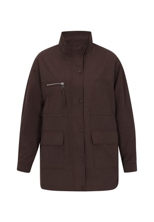 Dunkelbraune Jacke mit langen Ärmeln und hohem Kragen, vorderen Druckknöpfen, einer Reißverschlusstasche an der Brust und zwei großen Klappentaschen an den Hüften.