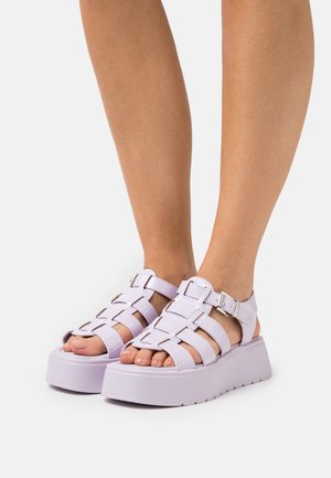Koi Footwear, Sandales à plateforme - purple