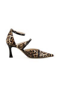 Leopard-Muster High Heel mit spitzem Zeh, glänzenden schwarzen Akzenten und doppelten Knöchelriemen; hat einen kleinen Blockabsatz.