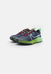 Nike Performance REACT PEGASUS TRAIL 4 - Laufschuh Trail - thunder blue/light armory blue/chlorophyll/vapor green/dark team red