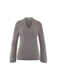 Grauer, gestrickter Pullover mit V-Ausschnitt, der eine gerippte Textur und lange Ärmel aufweist. Die Bündchen haben einen dezenten rosa Akzent.