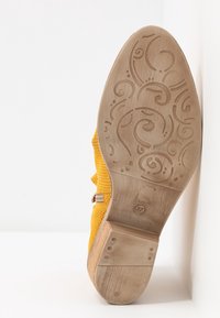 Tamaris Botines bajos - yellow