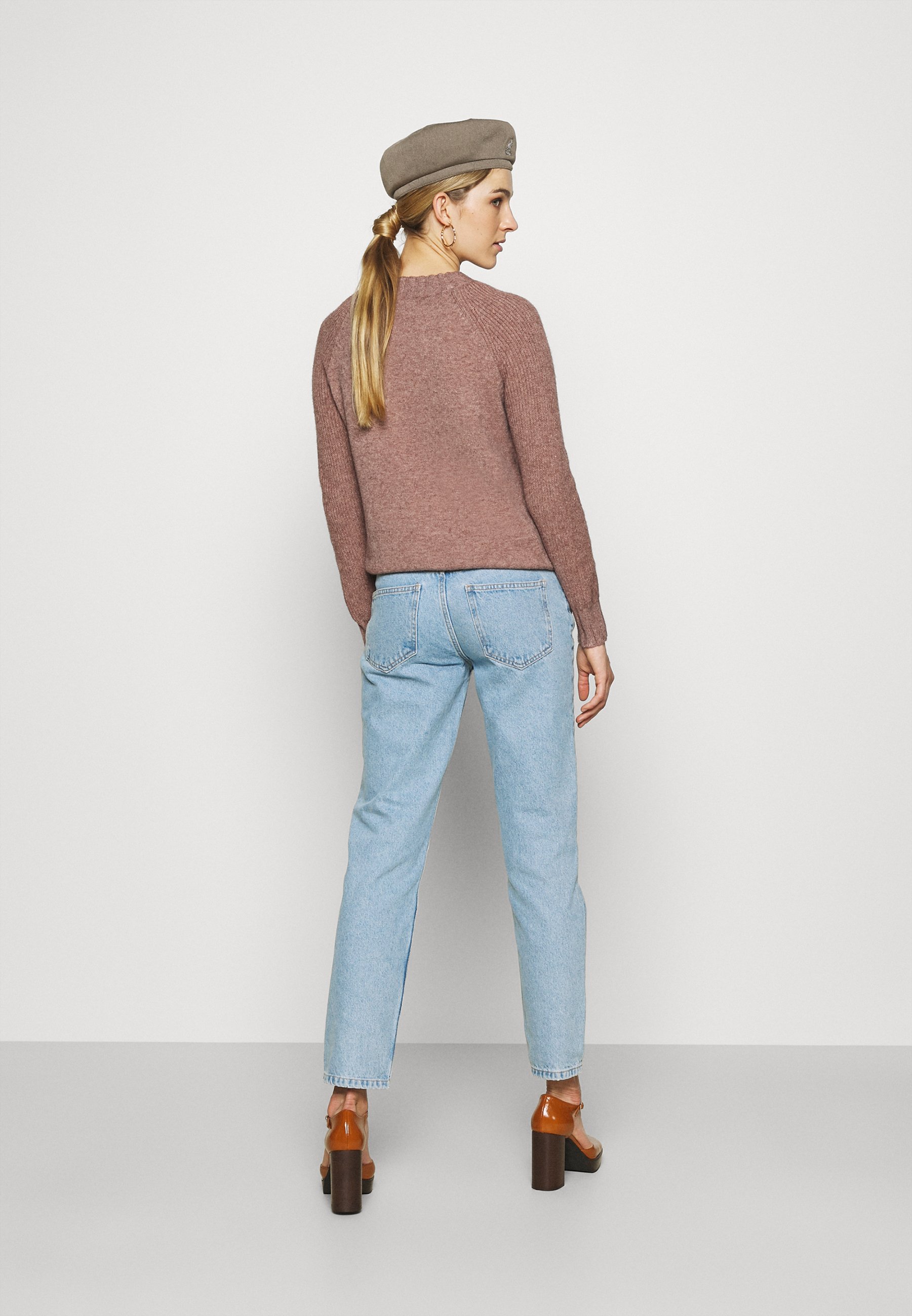 ONLY Tall ONLJUDITH - Tiesaus kirpimo džinsai - mid blue denim/mėlyna -  Zalando.lt