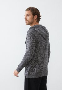 Pier One Mikina s kapucí - mottled grey