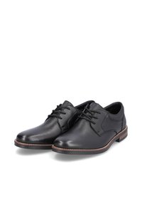 Chaussures de ville en cuir noir avec une finition lisse, un design à lacets et une semelle marron contrastante avec un accent texturé. Silhouette propre et classique.