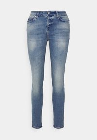 Jeans ajustados en denim azul claro, con un acabado ligeramente desvanecido, cinco bolsillos, cremallera y un silueta entallada.