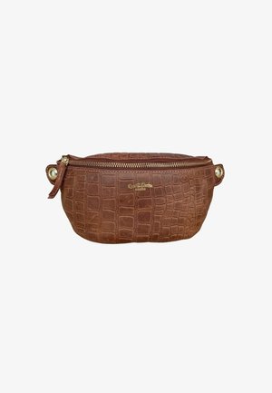 Bolsa de cintura de cuero marrón con estampado de cocodrilo, cremallera dorada y pequeño logo dorado en el centro frontal.