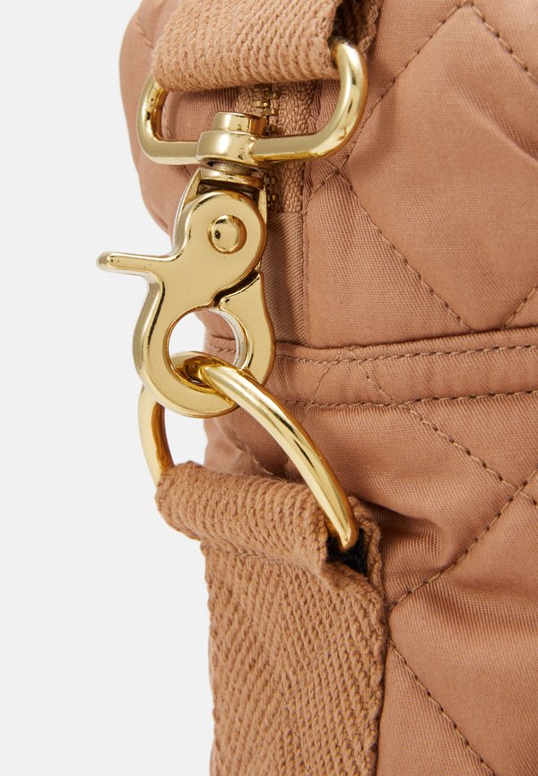 CHANGING BAG UNISEX – Wickeltasche – camel