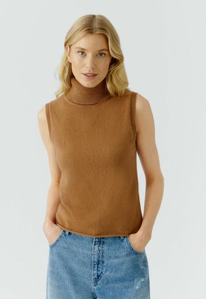 Top - camel